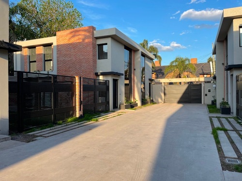 Imagen 1 de 13 de Venta Castelar Duplex 4 Ambientes Complejo Con Pileta