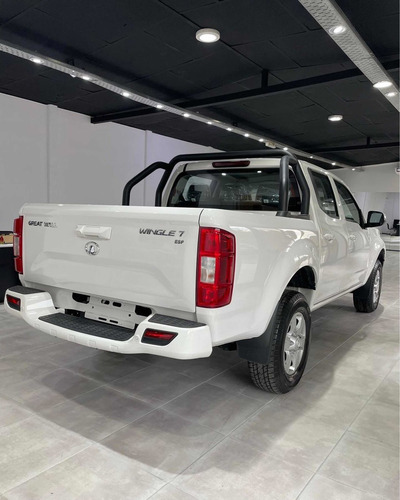 Imagen 4 de 15 de Nissan Frontier 2023 2.3 S Cd 4x2 Mt