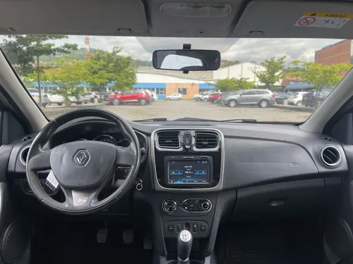 Renault Logan 1.6 Privilege / Intens