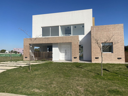 Casa En Venta En San Ramiro - Pilar Del Este 