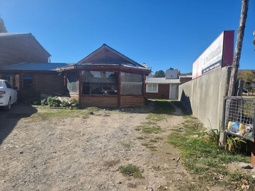 Complejo De 2 Locales Comerciales, 1 Departamento Y 5 Monoambientes Tipo Dormis En Cholila -chubut