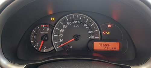 Imagem 8 de 13 de Nissan March 1.6 S Ano:2014 Prata Flex Completo