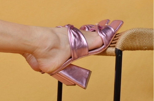 Imagen 2 de 8 de Zuecos Sandalias Urbanas De Mujer De Cuero Belu - Ferraro