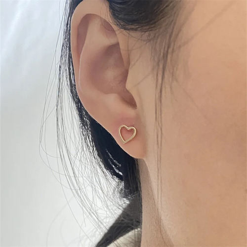 Pendientes En Forma De Corazón Con Diseño De Amor Hueco, Sim