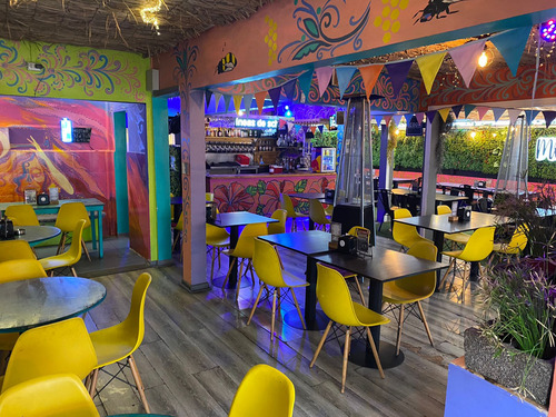 Plaza Colombia / Bar Restorant Y Almacen - Hb Hunter