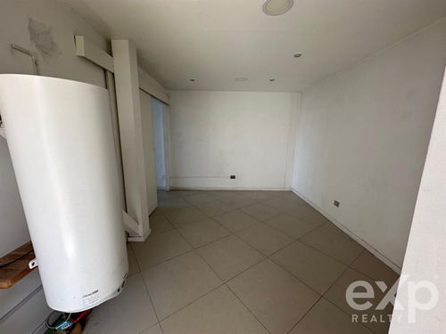 Arriendo Local Comercial Con Alto Trafico En Avda La Dehesa