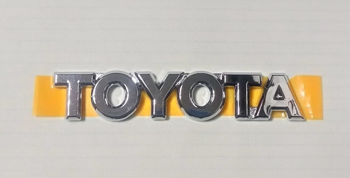 Emblema Compuerta Toyota Yaris 1999-2005 Original 