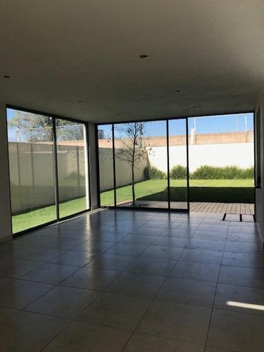 Imagen 9 de 30 de Casa En Venta En Fraccionamiento Xochitlcali