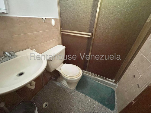 Erika Armeya Vende, Casa En La Urbanizacion Santa Cecilia De Cabudare. Flex: 25-20453