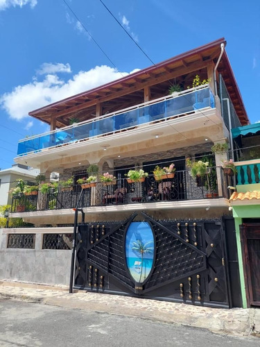 Imagen 30 de 30 de Casa De 3 Niveles Con Piscina En Santo Domingo