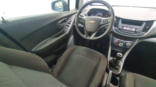 Imagen 10 de 15 de Chevrolet Trax 2019 1.8 Ls Mt