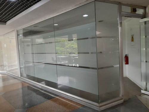 María Gabriela García De Inzitu Realtors Tienen El Placer De Ofrecer En Alquiler Un Local Comercial En El Prestigioso Centro Comercial Otama, Ubicado En La Urbanización El Viñedo, Valencia, Carabobo,