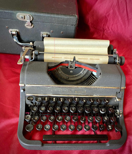 Antigua Máquina De Escribir Underwood Universal Original