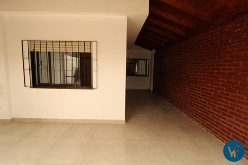 Casa En Venta Castelar Apto Crédito Bancario, Ph 3 Ambientes Con Departamento 2 Ambientes Al Fondo