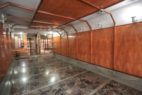 Semipiso De 3 Ambientes Con Dependencia De Servicio Y Espacio Fijo Cubierto - Caballito