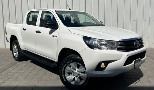 Toyota Hilux PICK-UP DOBLE CABINA SR A/AC TM