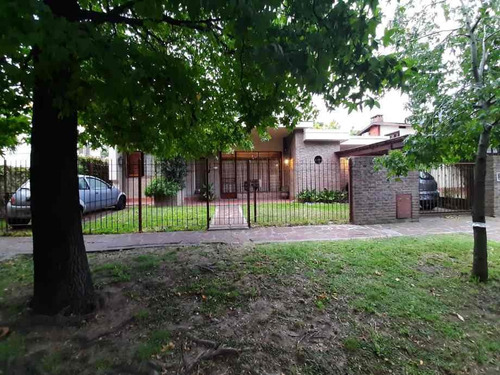Imagen 2 de 14 de Casa En Venta En Castelar Norte