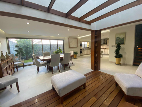 Increíble Residencia De Autor En Vista Real