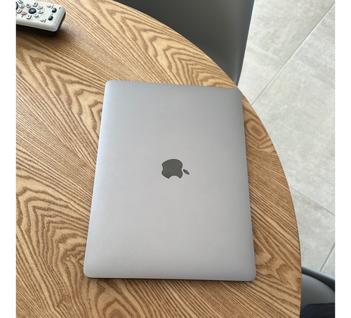 Macbook Air 13 Gris Oscuro (Usado)