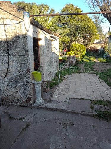 Casa En Venta - 2 Dormitorios 1 Baño - Cochera - 365mts2 - Pergamino