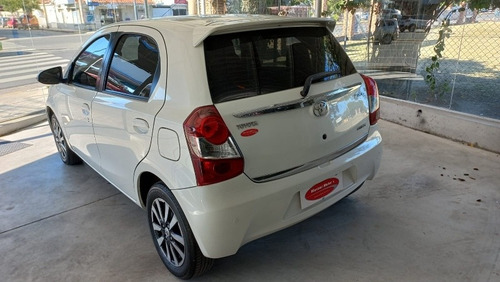 Imagen 2 de 13 de Toyota Etios 2016 1.5 Platinum 5 P