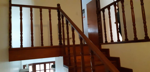 Casa En Venta De 4 Dormitorios En Barrio San Salvador. Excelente Construcción.