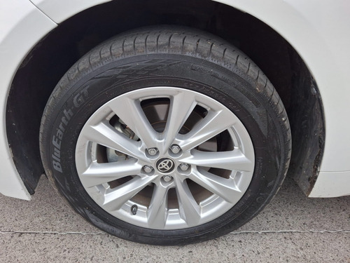 Toyota Corolla 4p XLE HEV L4/1.8 Aut