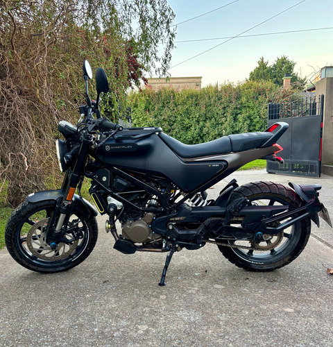 Vendo Husqvarna Svartpilen 200 Año 2022
