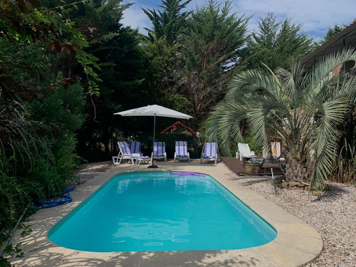 Casa En Beverly Hills, 4 Dormitorios *- Ref: 3576
