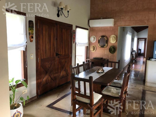 Imagen 3 de 21 de Venta De Casa De 4 Ambientes Con Cochera, Galeria, Quincho Y Piscina En Campos De Roca 1 (28792)
