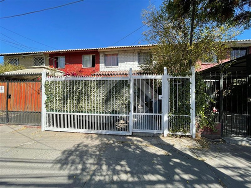 Casa En Venta De 4 Dorm. En Maipú