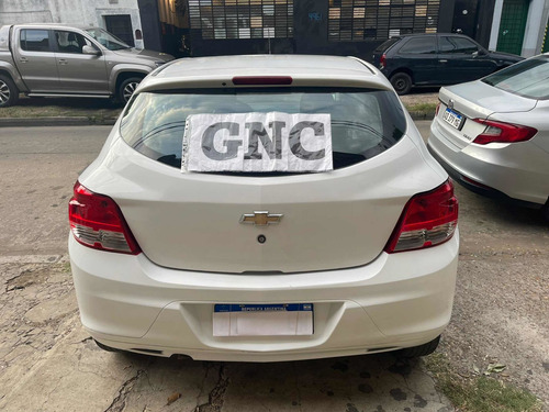 Imagen 21 de 25 de Chevrolet Onix 2019 1.4 Joy Ls