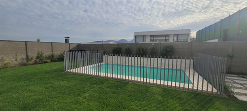 Casa En Arriendo De 6 Dorm. Colegio Huinganal