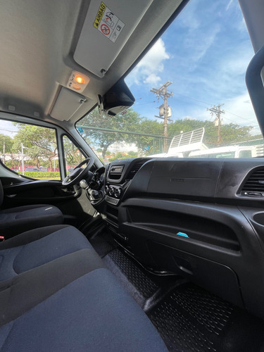 Iveco Daily 35-150 Ano 2022 Único Dono Carroceria De Ferro