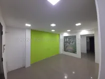 Comprar Dennymar, Alquila Local Centrico, De Facil Acceso, Con Fluidez Peatonal Y Vehicular, Excelente Distribución Interna, Sin Restricción De Servicio Eléctrico Y Otros Plus Que Te Invito A Conocer,b5a87b