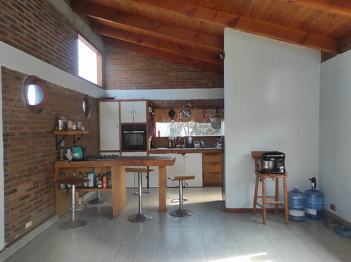 Casa Familiar Con Piscina, Quincho Y Gran Terreno Colina