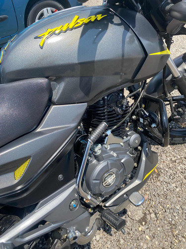 Pulsar Neón 150 Gris Con Amarillo.