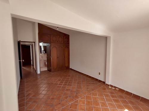 Casa En Un Solo Nivel En Venta En Jardines De Satelite, Cuernavaca Morelos.