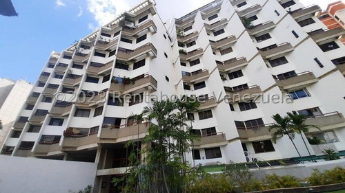 Apartamento Duplex Con Excelente Vista Al Avila, Amplio E Iluminado A La Venta En Los Palos Grandes #24-1943 On Caracas - Chacao