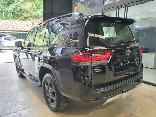 Imagen 5 de 15 de Toyota Land Cruiser Gr Sport Twin Turbo 70th Anniversary