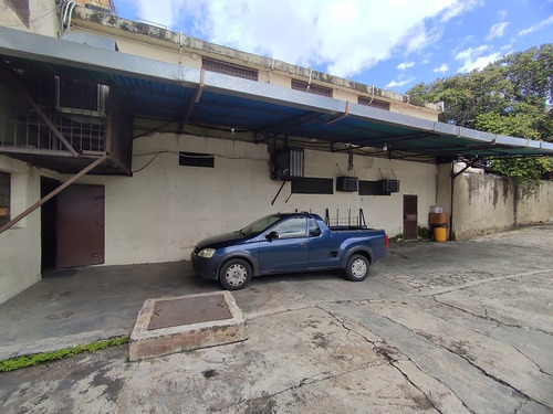 Se Venden 2 Locales Comerciales En La Avenida Bolívar Sur ( Av. Las Ferias) En El Edificio Impera . Minerva K