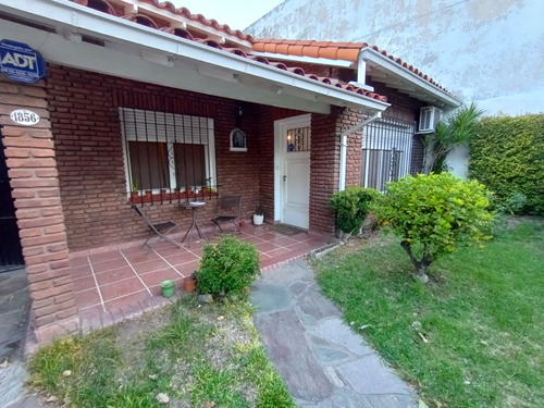 Venta Casa/chalet 2 Dorm Impec Con Patio Y Jardin 