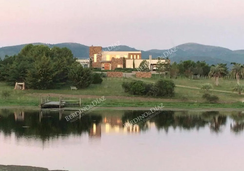 Chacra En Cerros Azules En Venta De 86 Hectareas Con Hermosa Finca