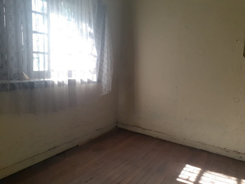 Casa Céntrica Con Terreno Con Alta Plusvalía En Villa Eden.