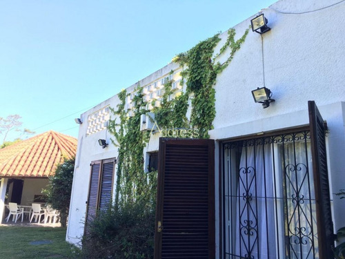 Muy Buena Casa, En Zona Residencial- Ref: 2724