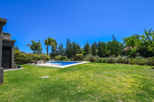 Casa De 3 Dormitorios - Pileta Y Galería Con Parrillero - Fisherton
