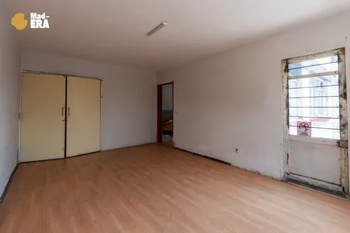 Casa De 4 Recamaras Con Uso De Suelo Comercial Y Jardín Junto Al Centro Médico La Raza
