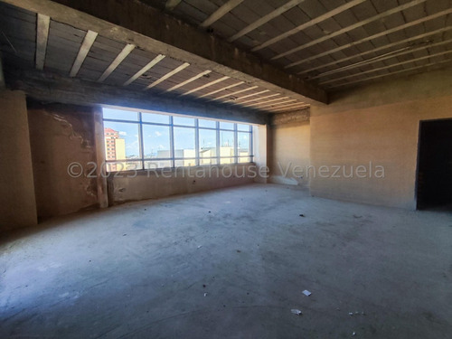 Karen García Rentahouse Trae Para Ti, En Venta Amplia Y Cómoda Oficina, El Este De Barquisimeto, En Obra Gris Para Remodelar A Tu Gusto, Fácil Acceso, Ideal Para Desarrollar Cualquier Negocio.