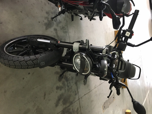 Imagen 3 de 16 de Husqvarna Svartpilen 200