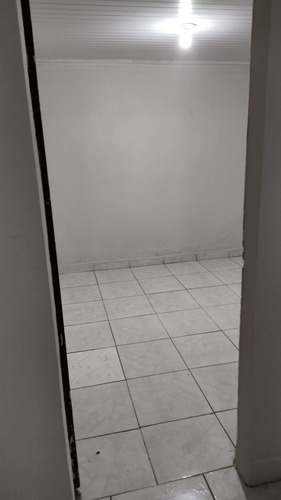 A Casa Tem 2 Quarto , 1 Banheiro